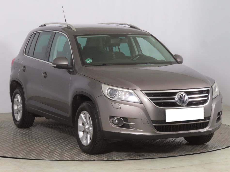 Volkswagen Tiguan - 2011