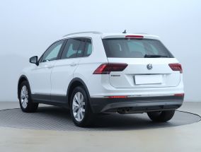 Volkswagen Tiguan - 2016