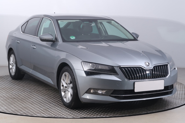 Škoda Superb 2016