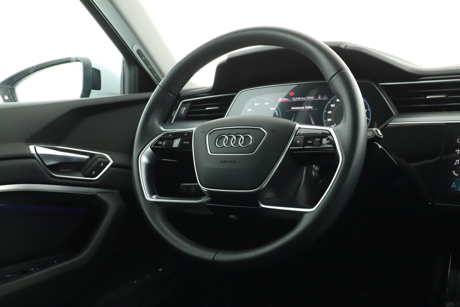 Audi e-tron - 2023