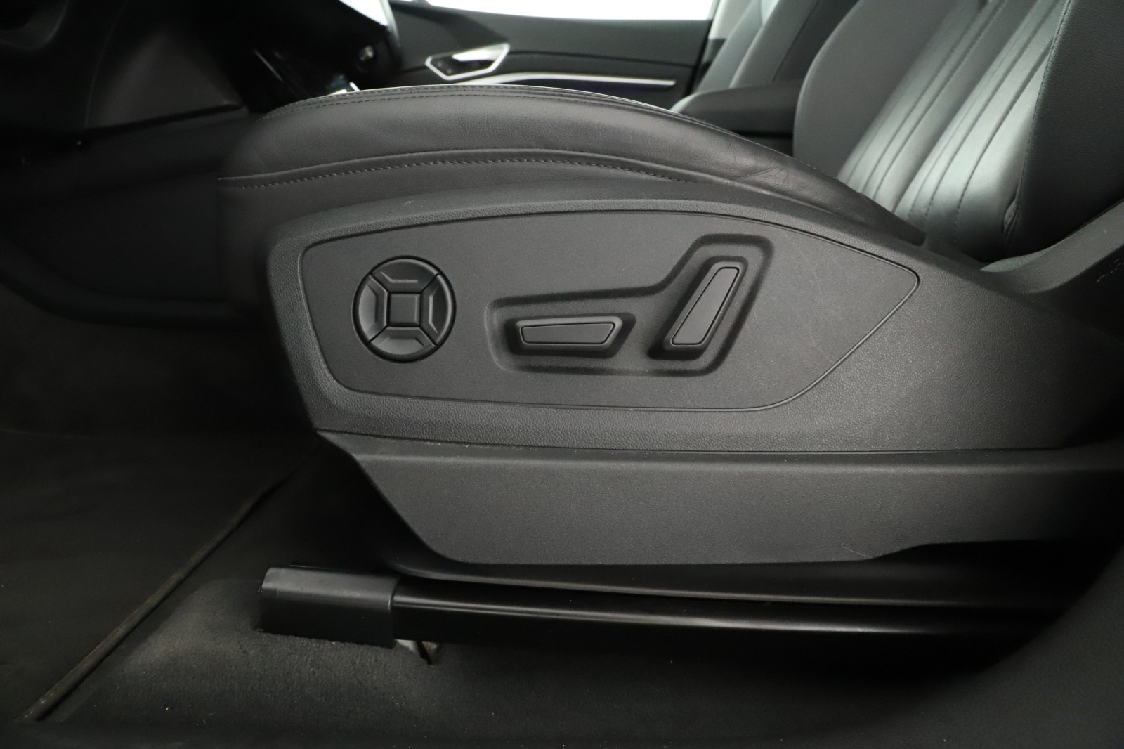 Audi e-tron - 2023