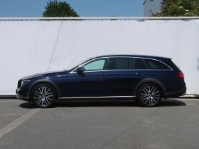 Mercedes-Benz E - 2020