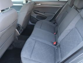 Volkswagen Golf - 2021