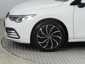 Volkswagen Golf - 2021