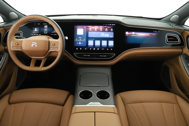 Rising F7 77 kWh RWD