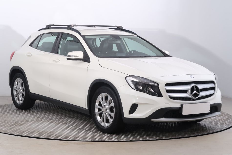Mercedes-Benz GLA - 2015