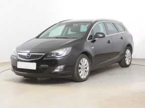 Opel Astra - 2011