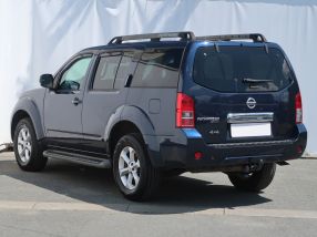 Nissan Pathfinder - 2011