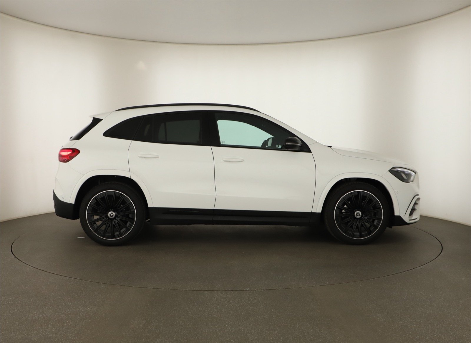 Mercedes-Benz GLA - 2025