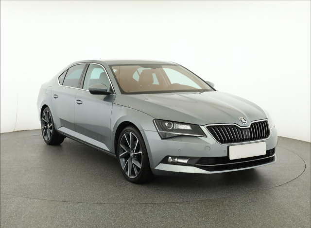 Škoda Superb 2016