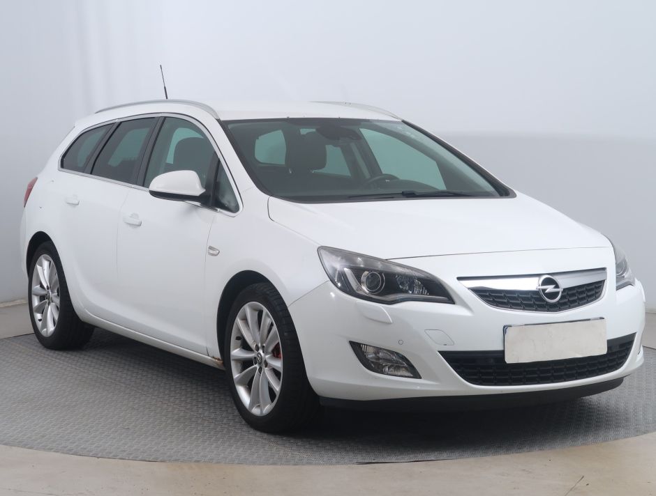 Opel Astra - 2011