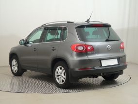 Volkswagen Tiguan - 2011