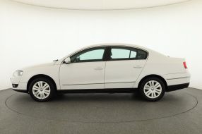 Volkswagen Passat - 2010