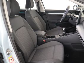 Volkswagen Golf - 2025
