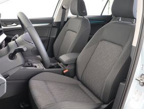 Volkswagen Golf - 2025