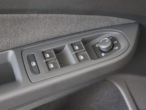 Volkswagen Golf - 2025
