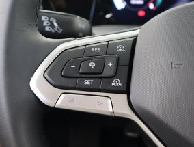 Volkswagen Golf - 2025