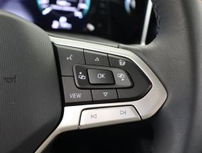 Volkswagen Golf - 2025