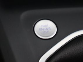 Volkswagen Golf - 2025