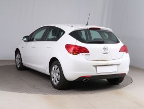 Opel Astra - 2011