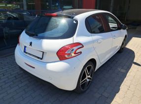 Peugeot 208 - 2015