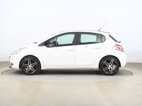 Peugeot 208 - 2015