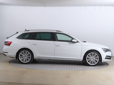 Škoda Superb - 2023