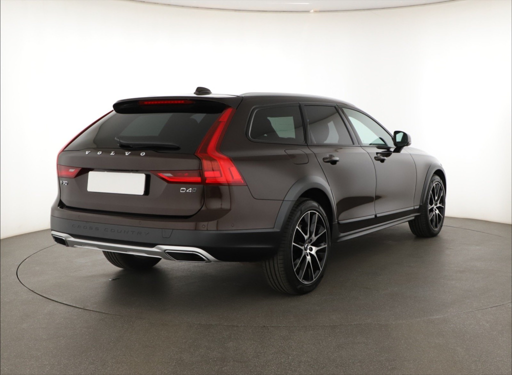 Volvo V90 Cross Country