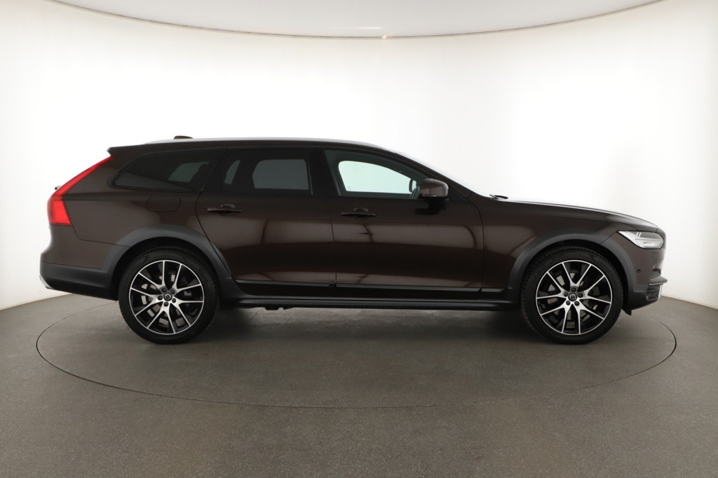 Volvo V90 Cross Country