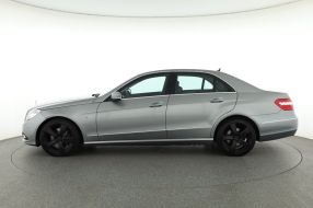 Mercedes-Benz E - 2010