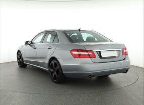 Mercedes-Benz E - 2010