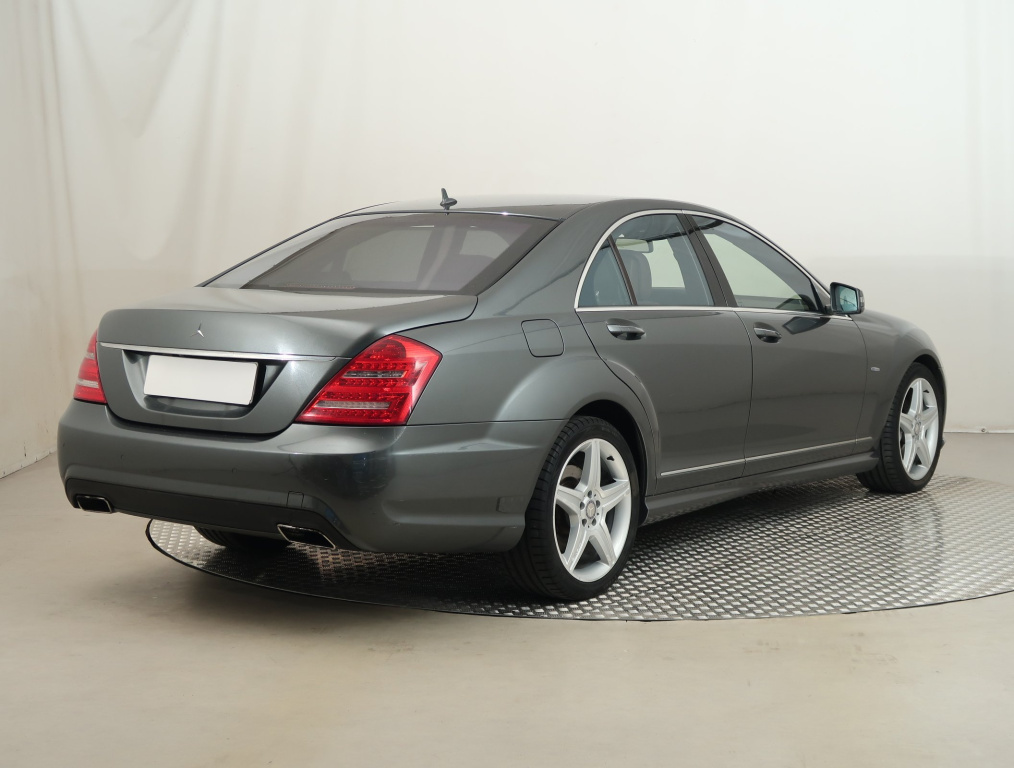Mercedes-Benz S