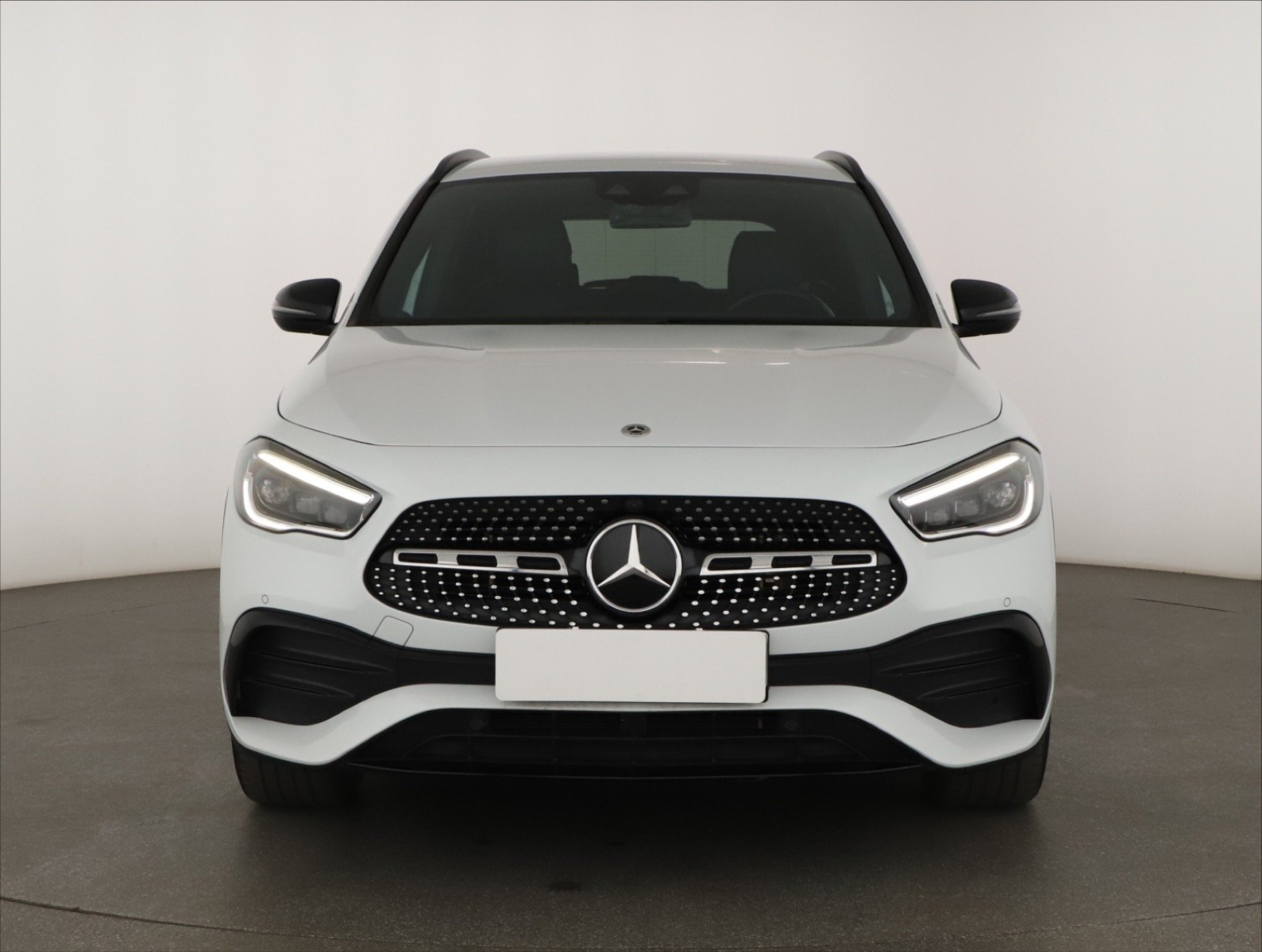 Mercedes-Benz GLA - 2021