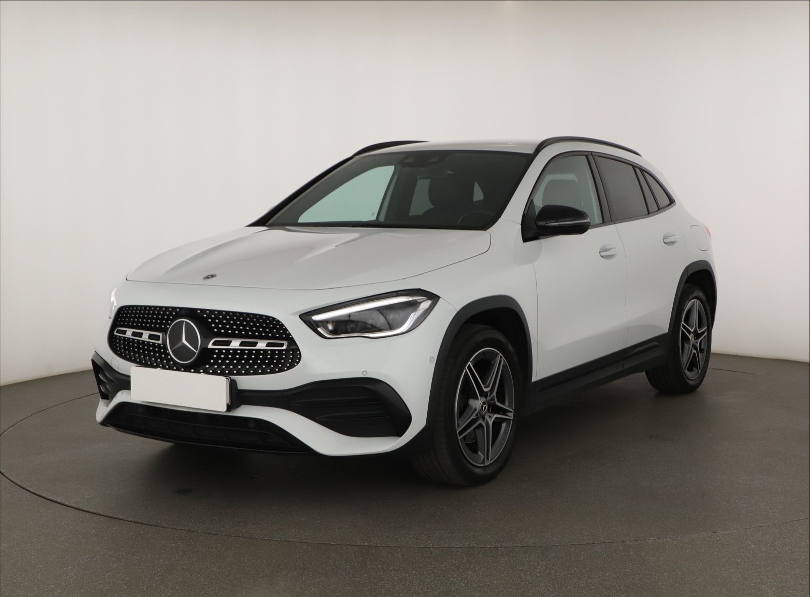 Mercedes-Benz GLA - 2021
