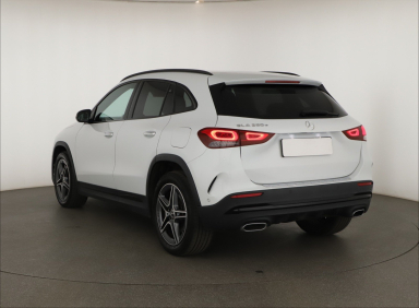 Mercedes-Benz GLA - 2021
