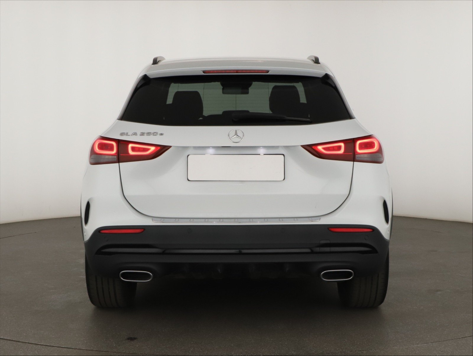 Mercedes-Benz GLA - 2021