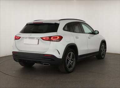 Mercedes-Benz GLA - 2021