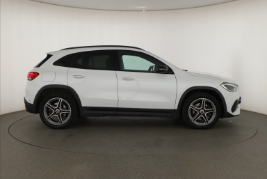 Mercedes-Benz GLA - 2021
