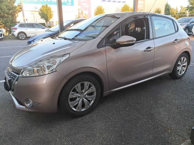 Peugeot 208 2012