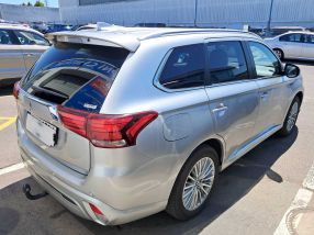 Mitsubishi Outlander - 2020