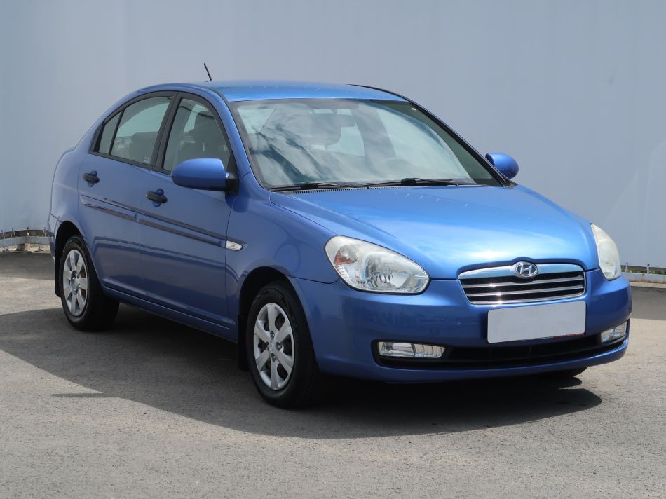 Hyundai Accent - 2010