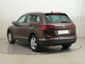 Volkswagen Tiguan - 2016
