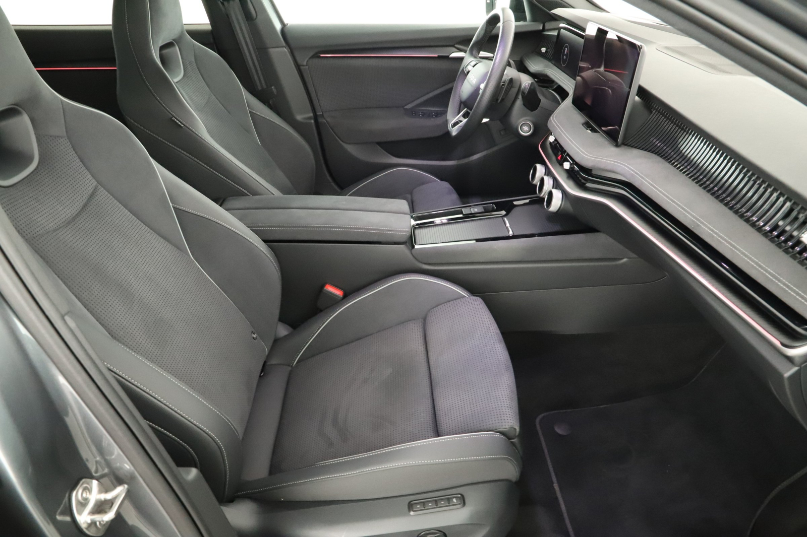 Škoda Superb - 2025
