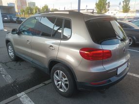 Volkswagen Tiguan - 2011