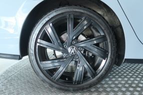 Volkswagen Golf - 2022