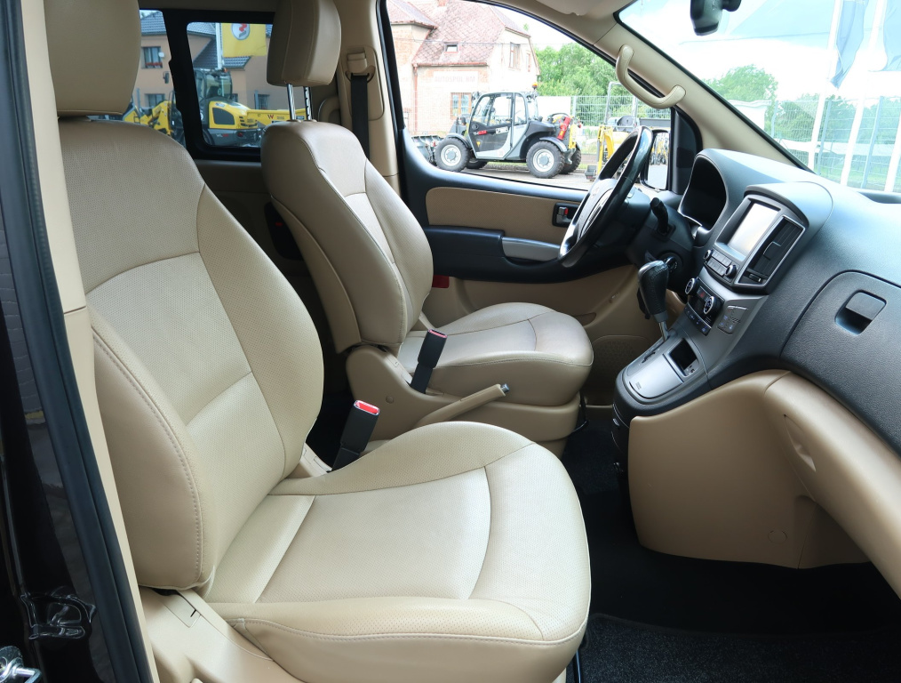 Hyundai H-1 Tour