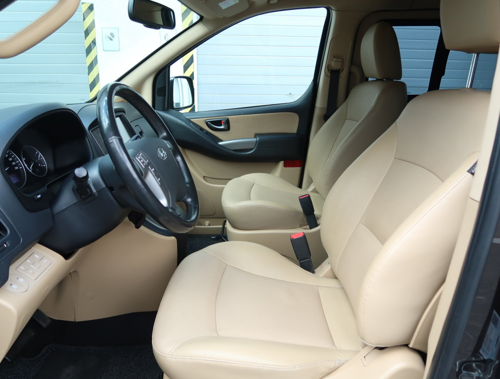 Hyundai H-1 Tour