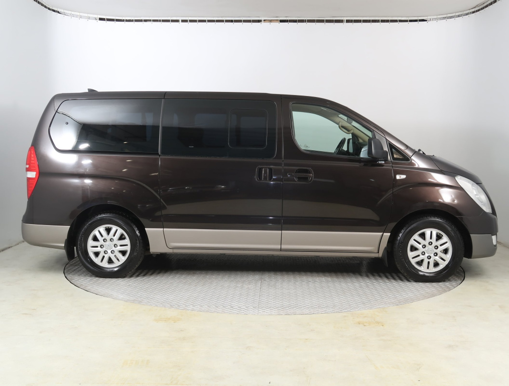 Hyundai H-1 Tour