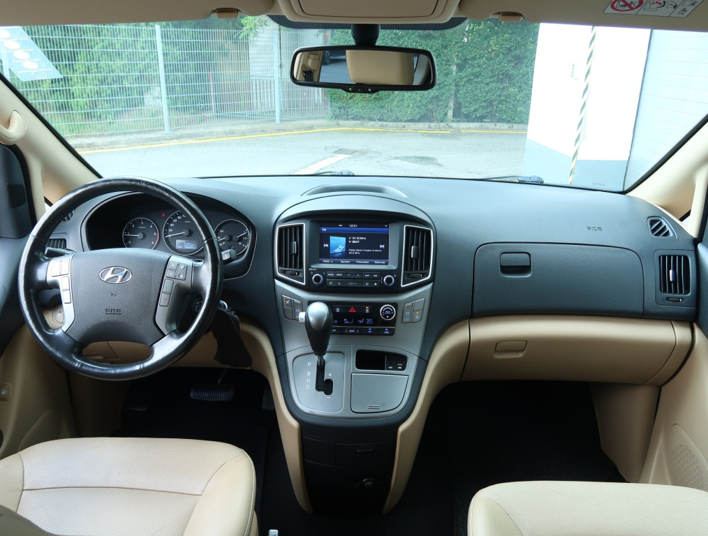 Hyundai H-1 Tour