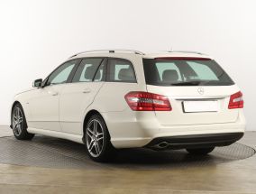 Mercedes-Benz E - 2010